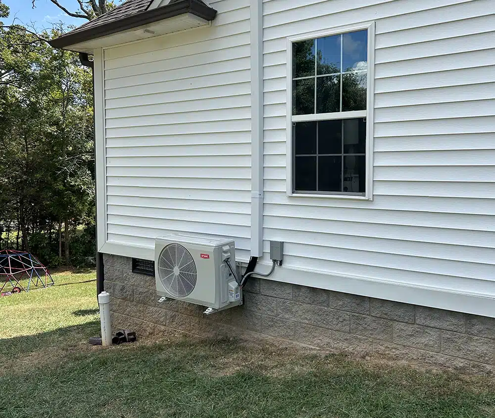 Heat pump outside of residential home in Bowling Green, KY.