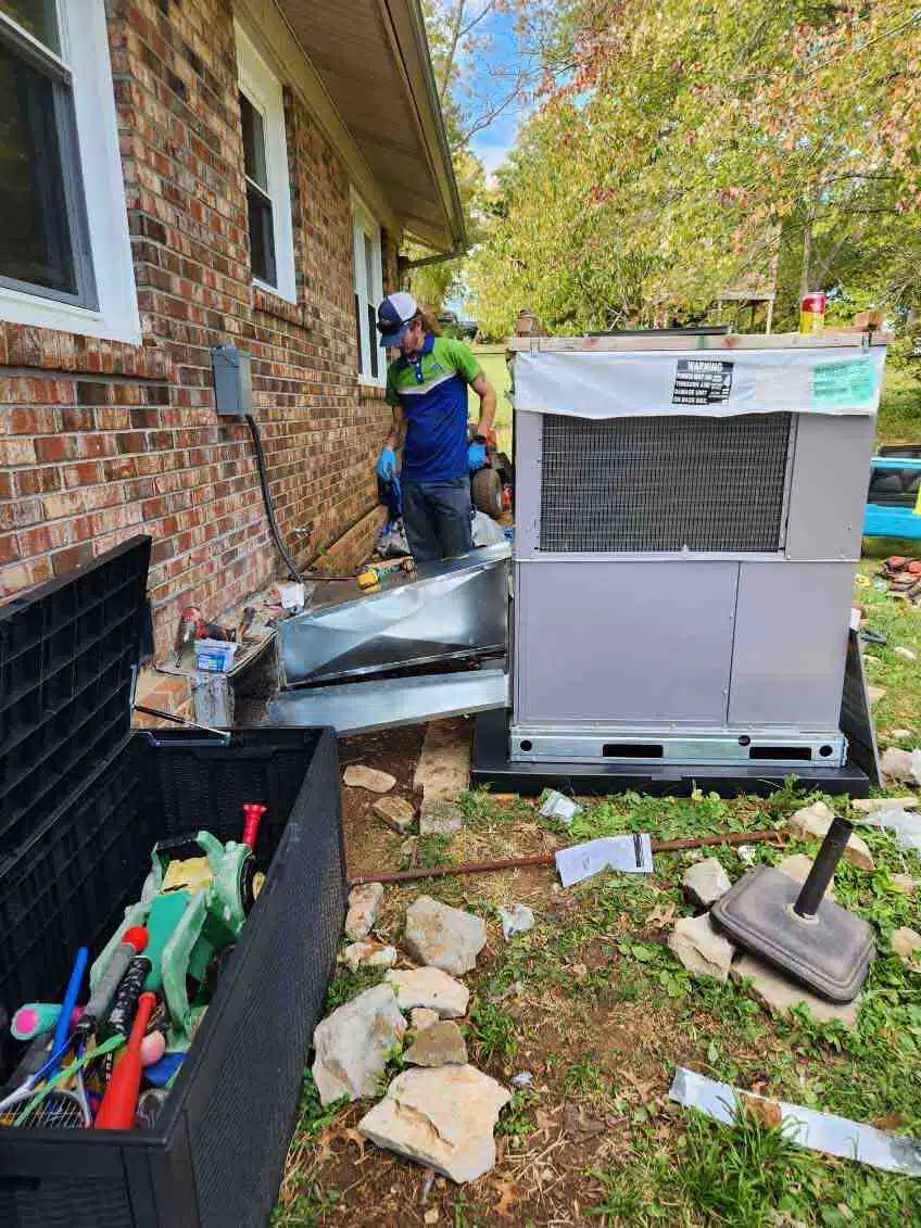 Heat pump installation outside of residential home in BGKY.